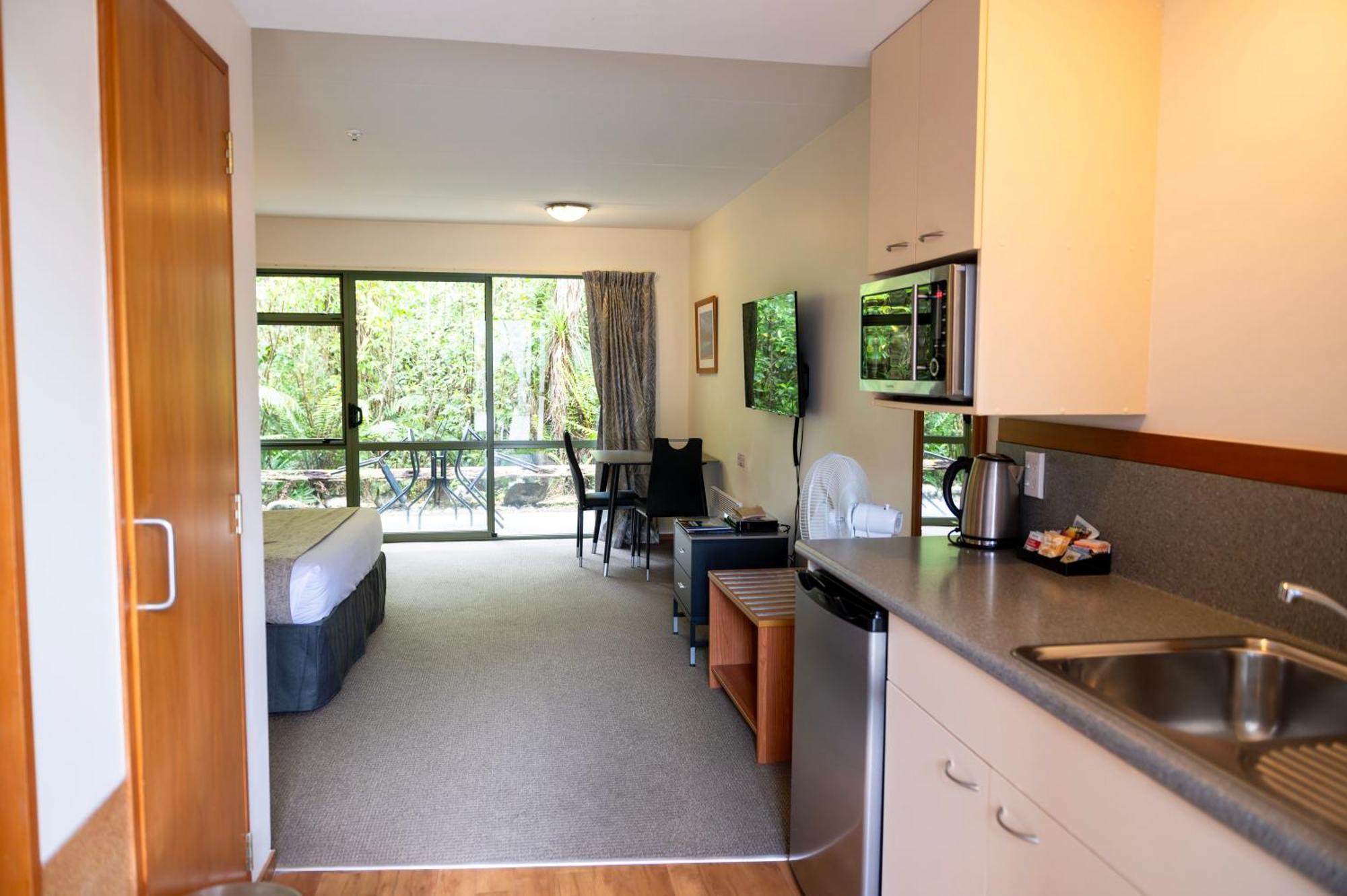 Motel Punga Grove à Franz Josef Extérieur photo